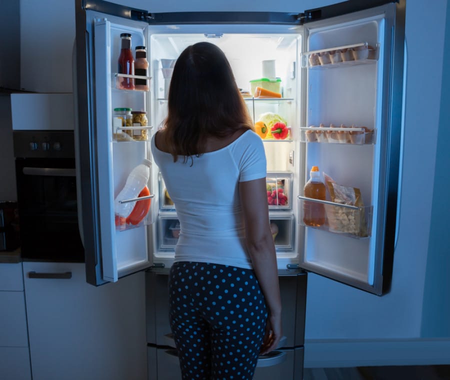 Meglio andare a letto affamati o mangiare qualcosa?